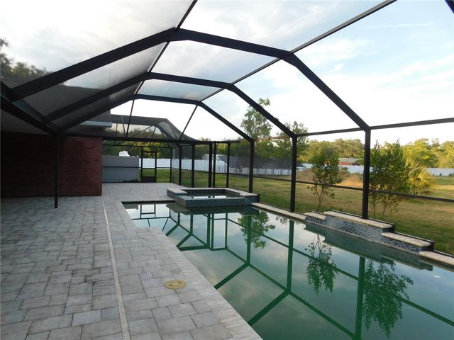 2525 N VALRICO ROAD, Seffner, FL 33584