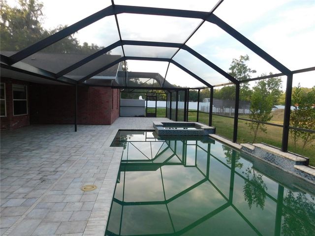 2525 N VALRICO ROAD, Seffner, FL 33584
