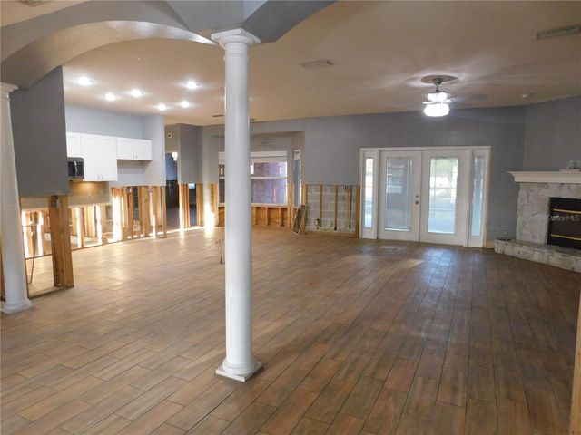 2525 N VALRICO ROAD, Seffner, FL 33584