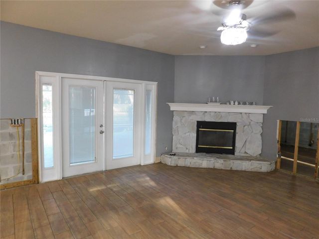 2525 N VALRICO ROAD, Seffner, FL 33584