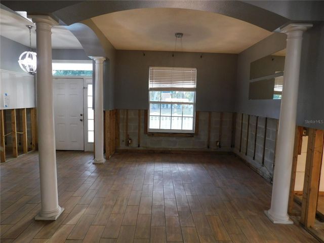 2525 N VALRICO ROAD, Seffner, FL 33584