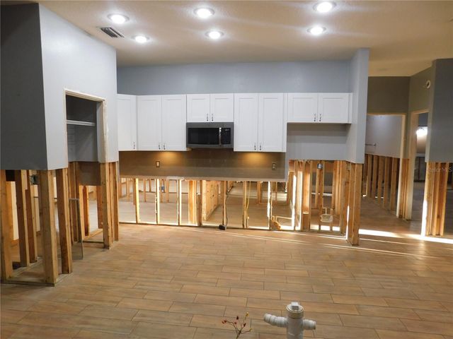 2525 N VALRICO ROAD, Seffner, FL 33584