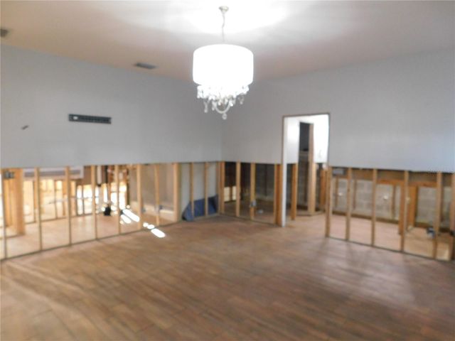 2525 N VALRICO ROAD, Seffner, FL 33584