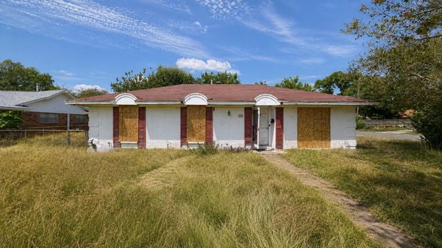 315 Deepgrove Drive, Houston, TX 77037