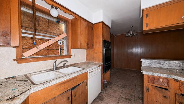 315 Deepgrove Drive, Houston, TX 77037