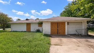 315 Deepgrove Drive, Houston, TX 77037