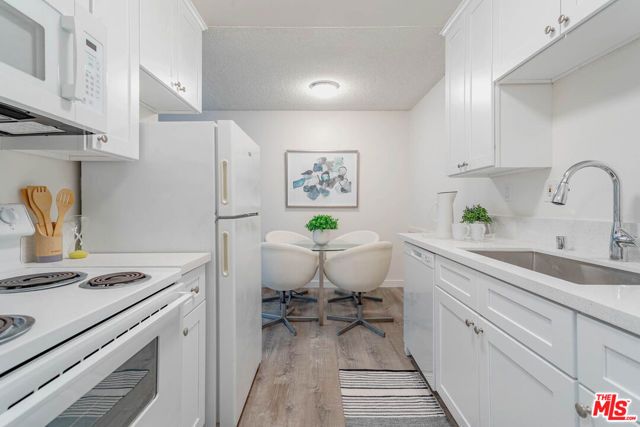 1833 N NORMANDIE Avenue 307, Los Angeles, CA 90027