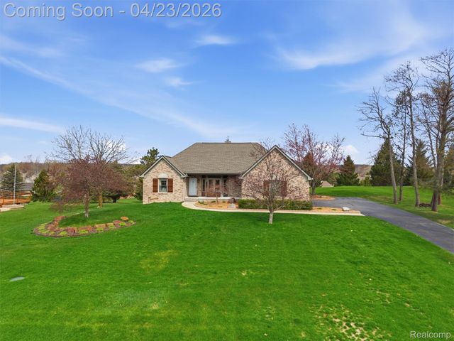 6163 Rosewood Parkway, White Lake Charter Township, MI 48383