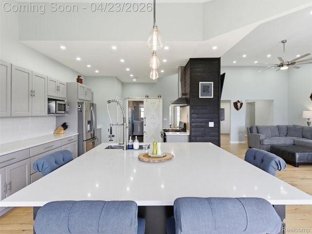 6163 Rosewood Parkway, White Lake Charter Township, MI 48383