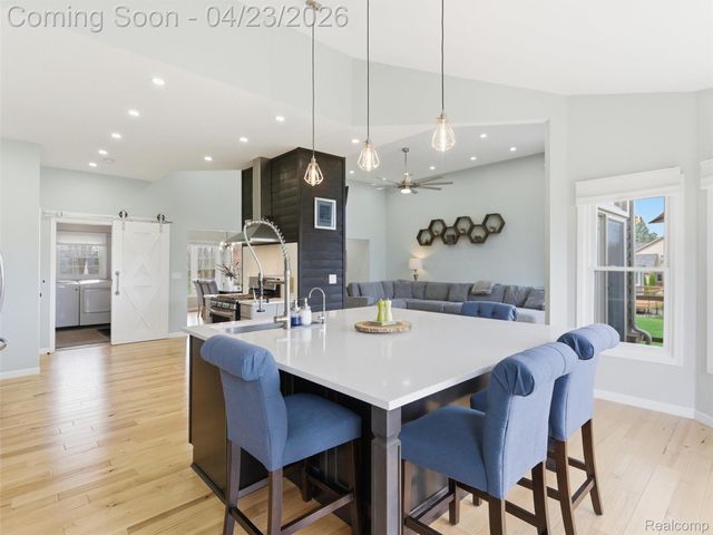 6163 Rosewood Parkway, White Lake Charter Township, MI 48383