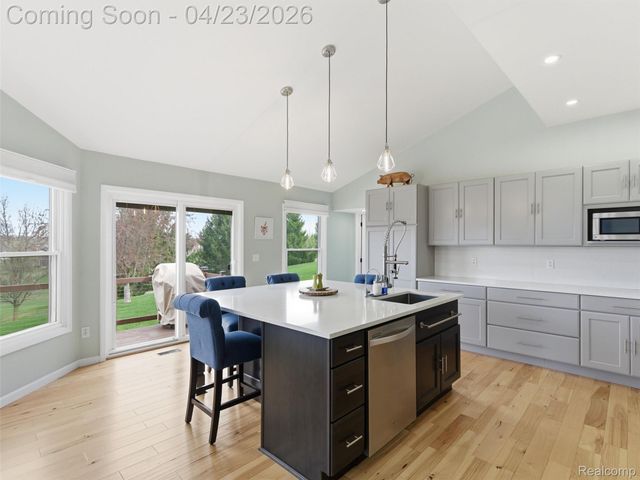 6163 Rosewood Parkway, White Lake Charter Township, MI 48383