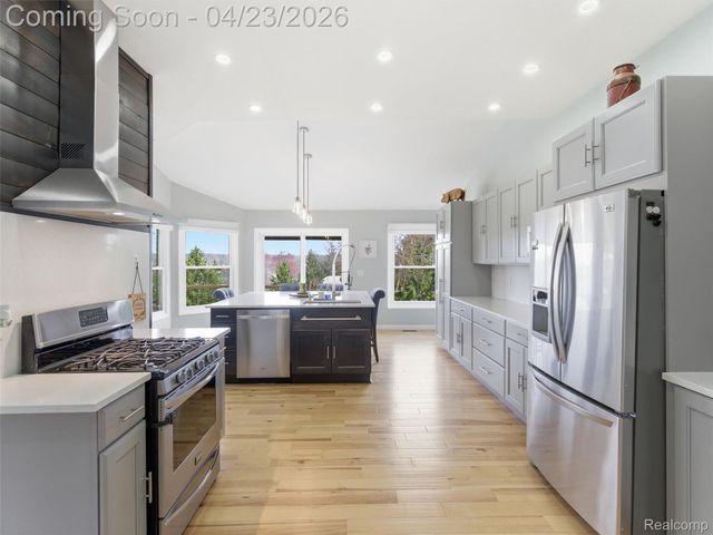 6163 Rosewood Parkway, White Lake Charter Township, MI 48383