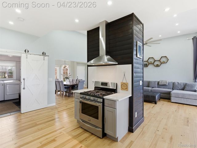 6163 Rosewood Parkway, White Lake Charter Township, MI 48383