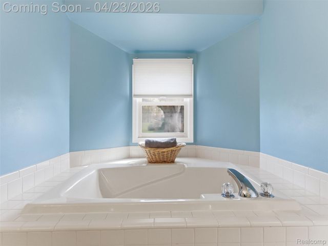 6163 Rosewood Parkway, White Lake Charter Township, MI 48383
