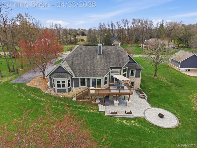 6163 Rosewood Parkway, White Lake Charter Township, MI 48383