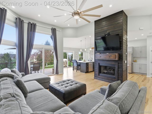 6163 Rosewood Parkway, White Lake Charter Township, MI 48383