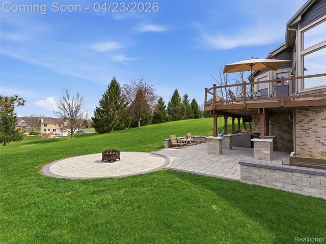 6163 Rosewood Parkway, White Lake Charter Township, MI 48383