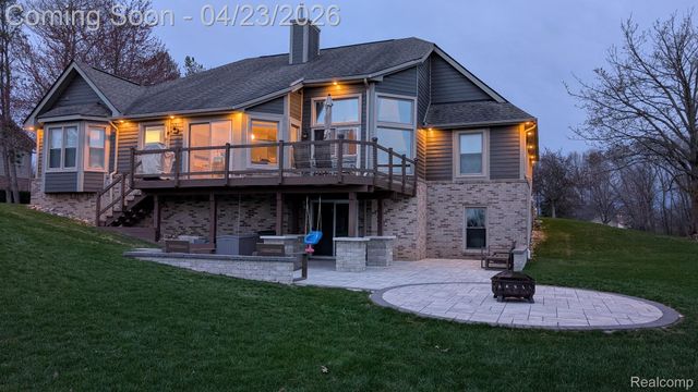 6163 Rosewood Parkway, White Lake Charter Township, MI 48383