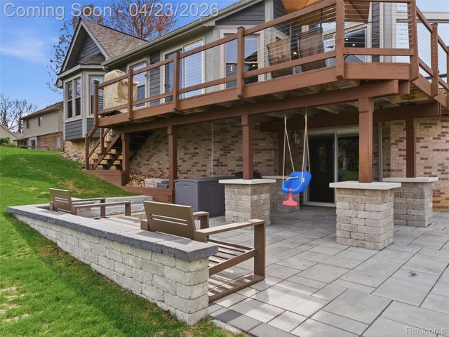 6163 Rosewood Parkway, White Lake Charter Township, MI 48383