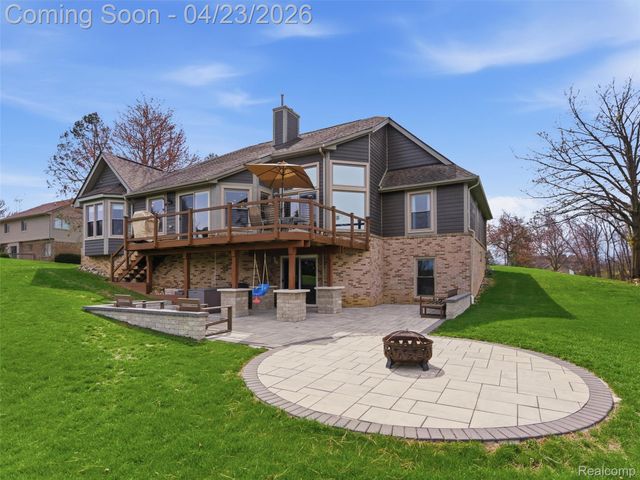 6163 Rosewood Parkway, White Lake Charter Township, MI 48383