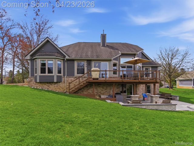 6163 Rosewood Parkway, White Lake Charter Township, MI 48383
