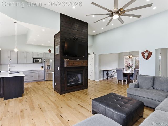 6163 Rosewood Parkway, White Lake Charter Township, MI 48383