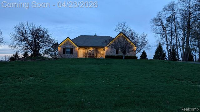 6163 Rosewood Parkway, White Lake Charter Township, MI 48383