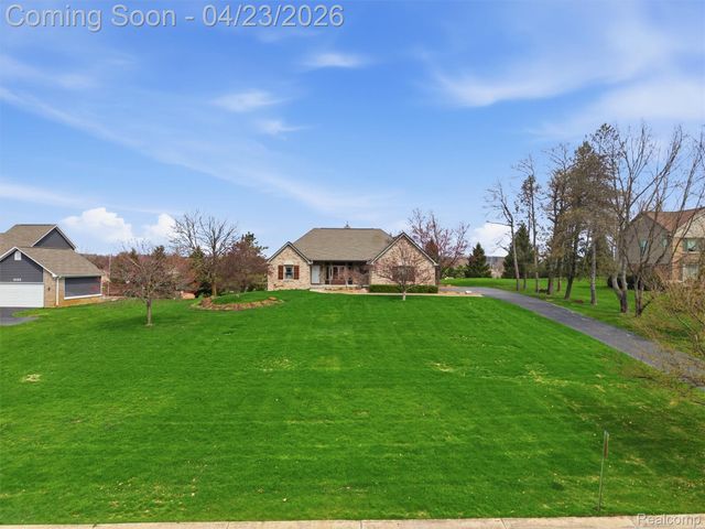 6163 Rosewood Parkway, White Lake Charter Township, MI 48383