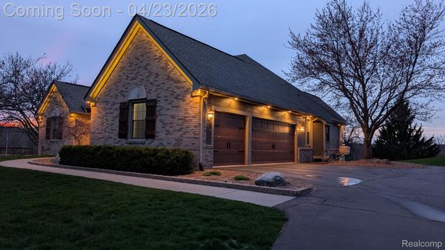 6163 Rosewood Parkway, White Lake Charter Township, MI 48383