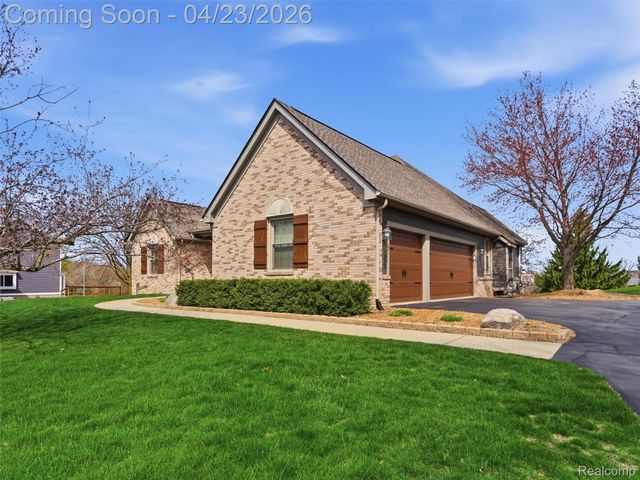 6163 Rosewood Parkway, White Lake Charter Township, MI 48383