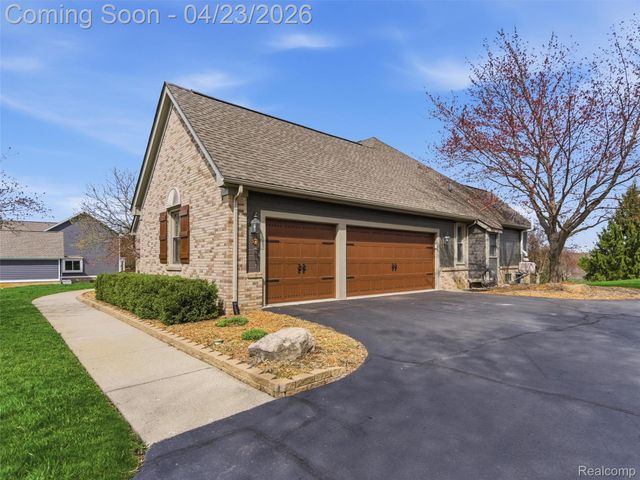 6163 Rosewood Parkway, White Lake Charter Township, MI 48383