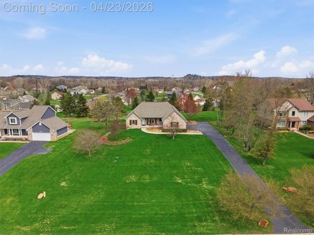 6163 Rosewood Parkway, White Lake Charter Township, MI 48383
