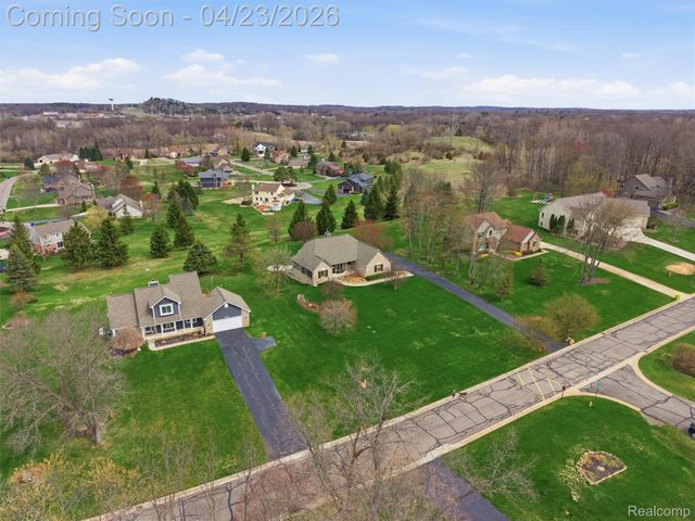 6163 Rosewood Parkway, White Lake Charter Township, MI 48383