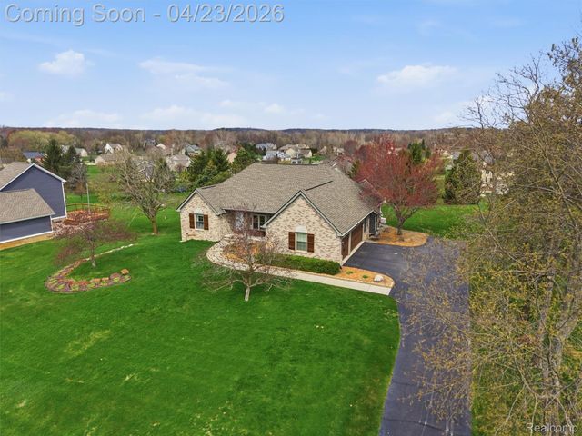 6163 Rosewood Parkway, White Lake Charter Township, MI 48383