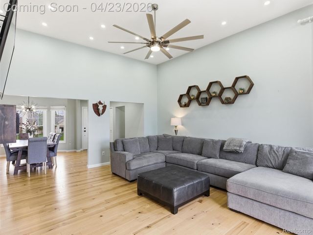 6163 Rosewood Parkway, White Lake Charter Township, MI 48383