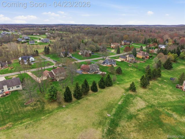 6163 Rosewood Parkway, White Lake Charter Township, MI 48383