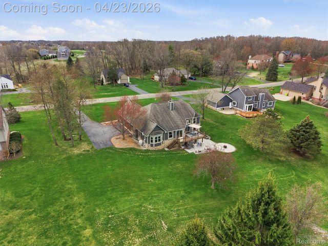6163 Rosewood Parkway, White Lake Charter Township, MI 48383