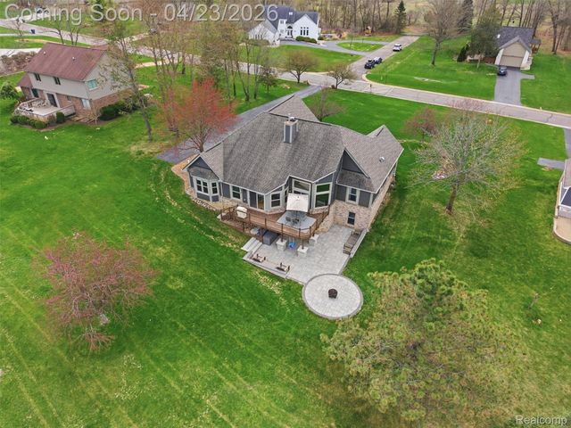 6163 Rosewood Parkway, White Lake Charter Township, MI 48383