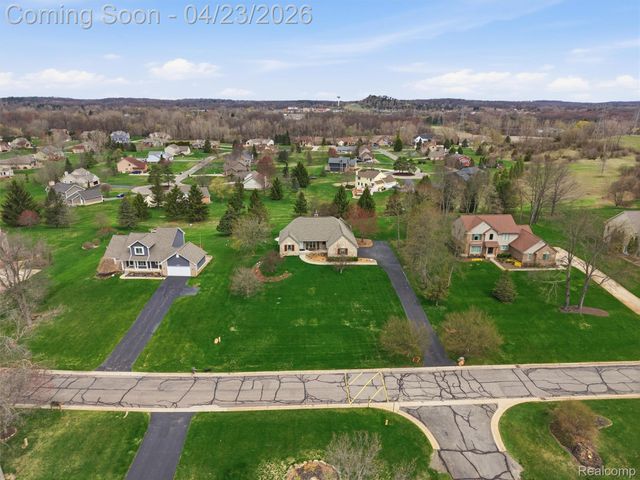 6163 Rosewood Parkway, White Lake Charter Township, MI 48383