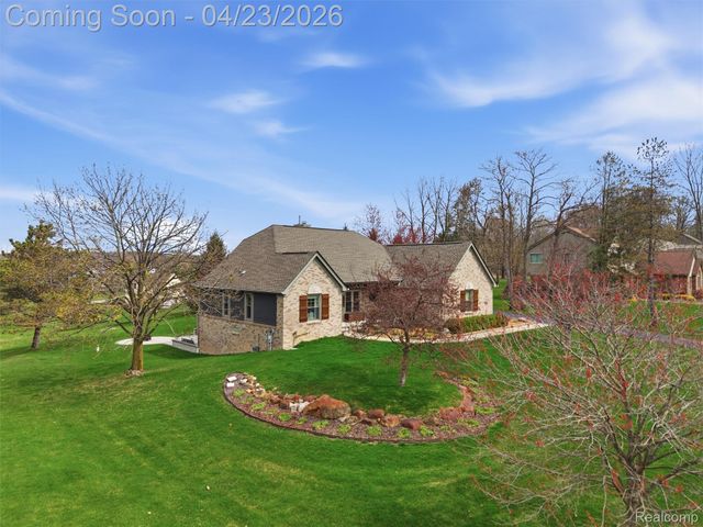 6163 Rosewood Parkway, White Lake Charter Township, MI 48383