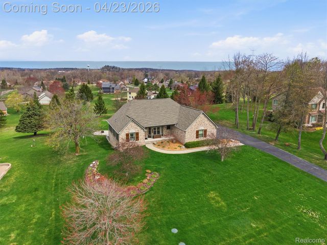 6163 Rosewood Parkway, White Lake Charter Township, MI 48383