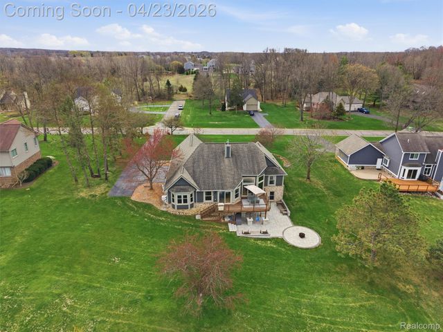 6163 Rosewood Parkway, White Lake Charter Township, MI 48383