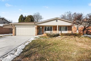 6605 Emerald Lake Drive, Troy, MI 48085