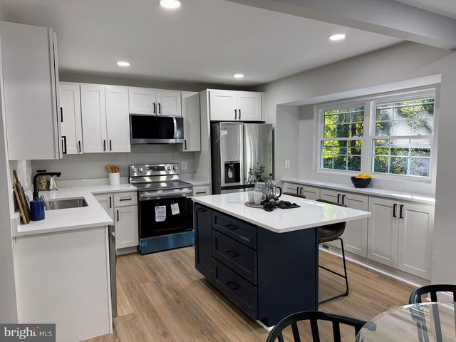 9983 HEMLOCK WOODS LN, Burke, VA 22015