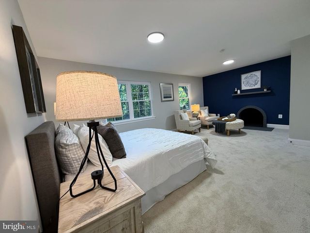 9983 HEMLOCK WOODS LN, Burke, VA 22015