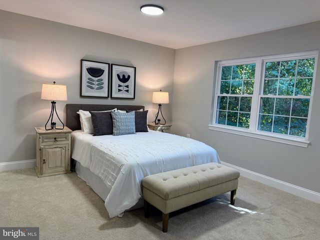 9983 HEMLOCK WOODS LN, Burke, VA 22015