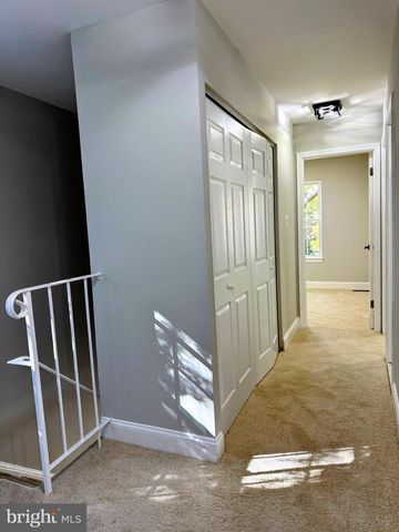 9983 HEMLOCK WOODS LN, Burke, VA 22015