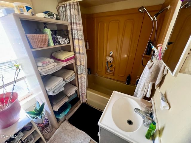7045 Lone Star Road, Kingsport, TN 37660