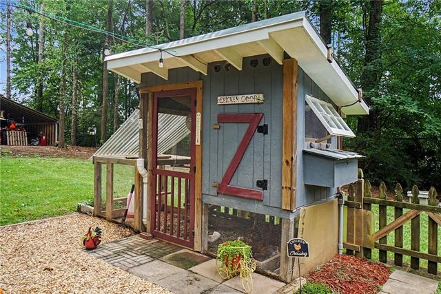 202 Johnstons Drive, Dallas, GA 30157
