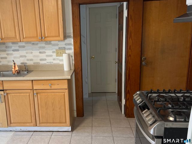 142 Montauk Avenue 3rd Floor, New London, CT 06320